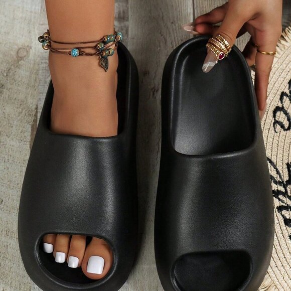 Black Fashionable Women's Anti-Slip Slippers - Picture 3 of 7